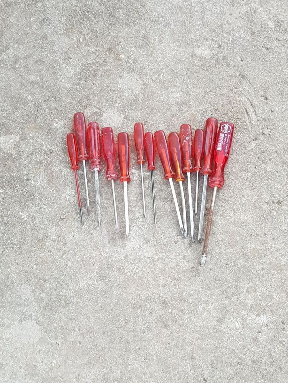 13 tournevis 
Bricolage