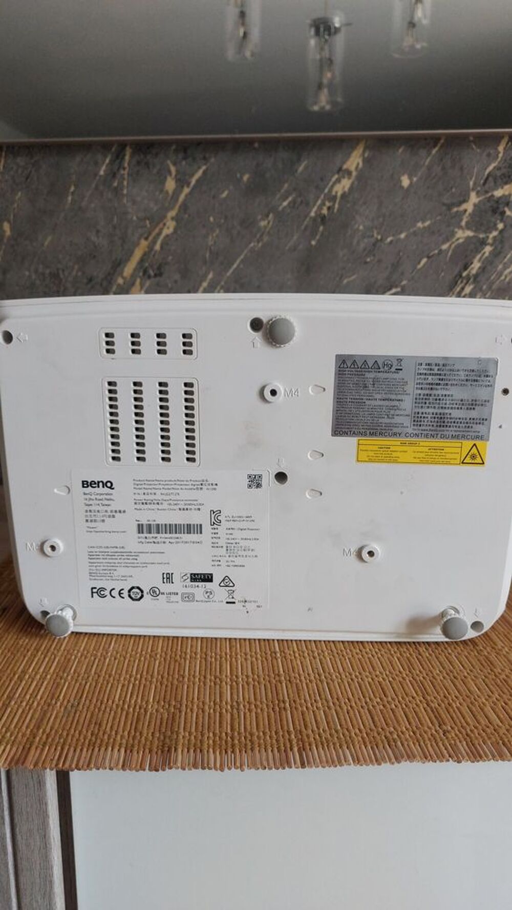 VIDEO RETROPROJECTEUR marque BENQ mod&egrave;le W1090 Photos/Video/TV