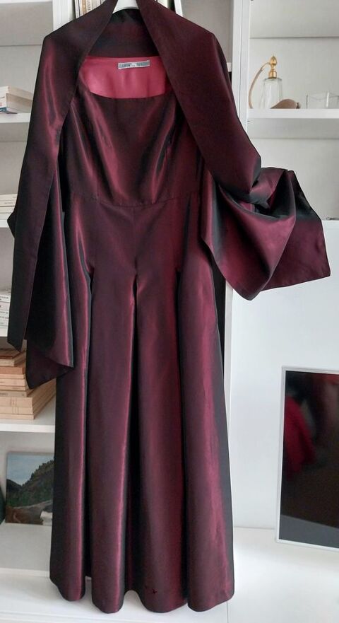 BELLE ROBE DE SOIR�E AVEC �TOLE + POCHETTE
MARQUE CAROLL 30 Antibes (06)