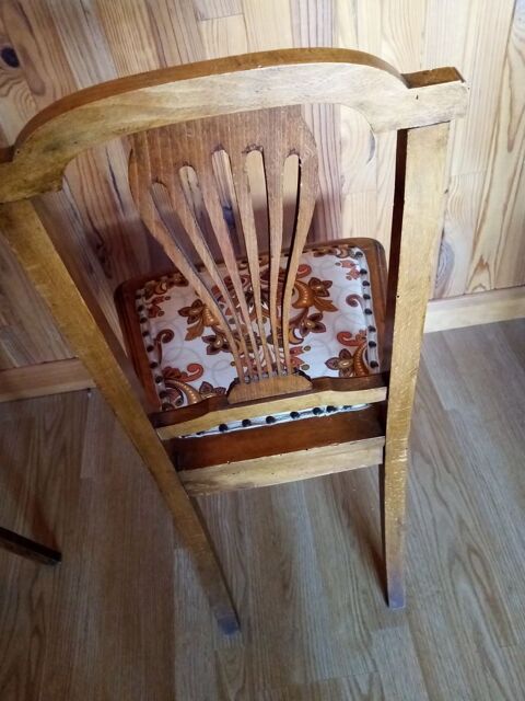 Chaise ancienne 20 Saint-�tienne-des-Oulli�res (69)