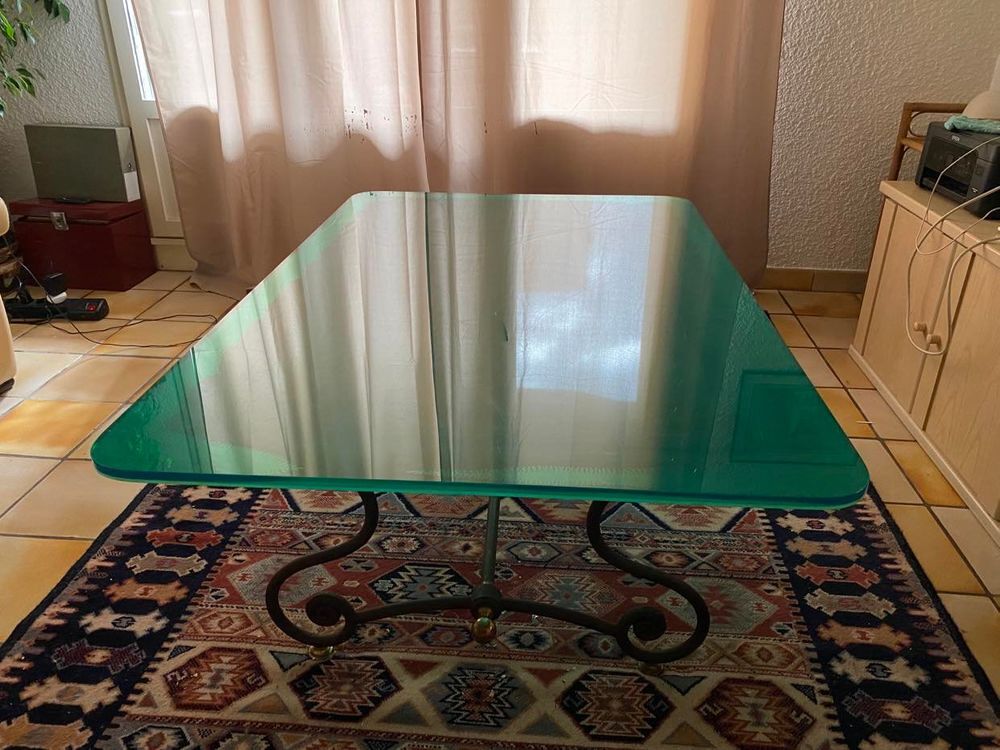 Table en fer forg&eacute; et plateau en verre Meubles