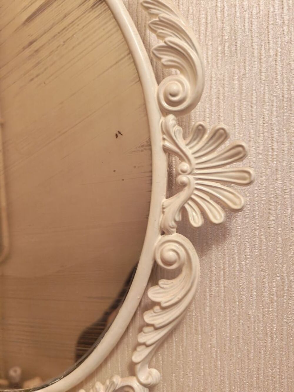 V&eacute;ritable miroir ancien et authentique en metal blanc Décoration