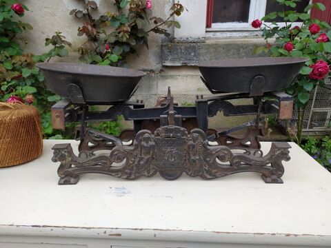 Ancienne Balance de Commerce aux Armoiries de Paris 250 Loches (37)