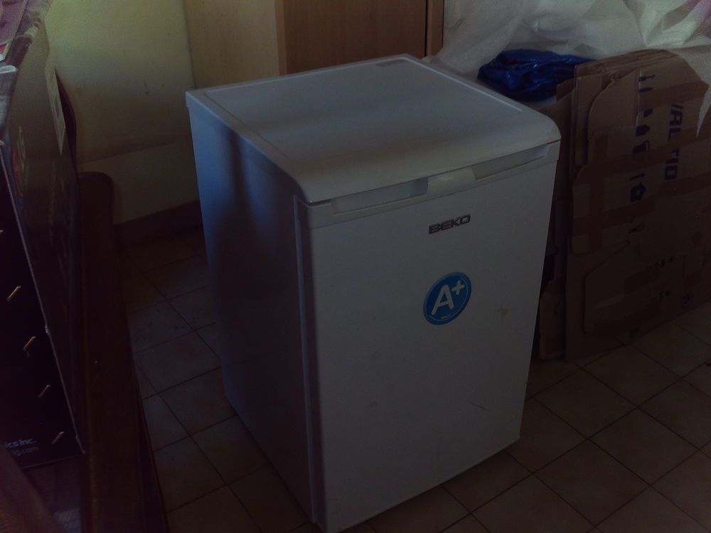 petit r&eacute;frig&eacute;rateur cong&eacute;lateur Electroménager