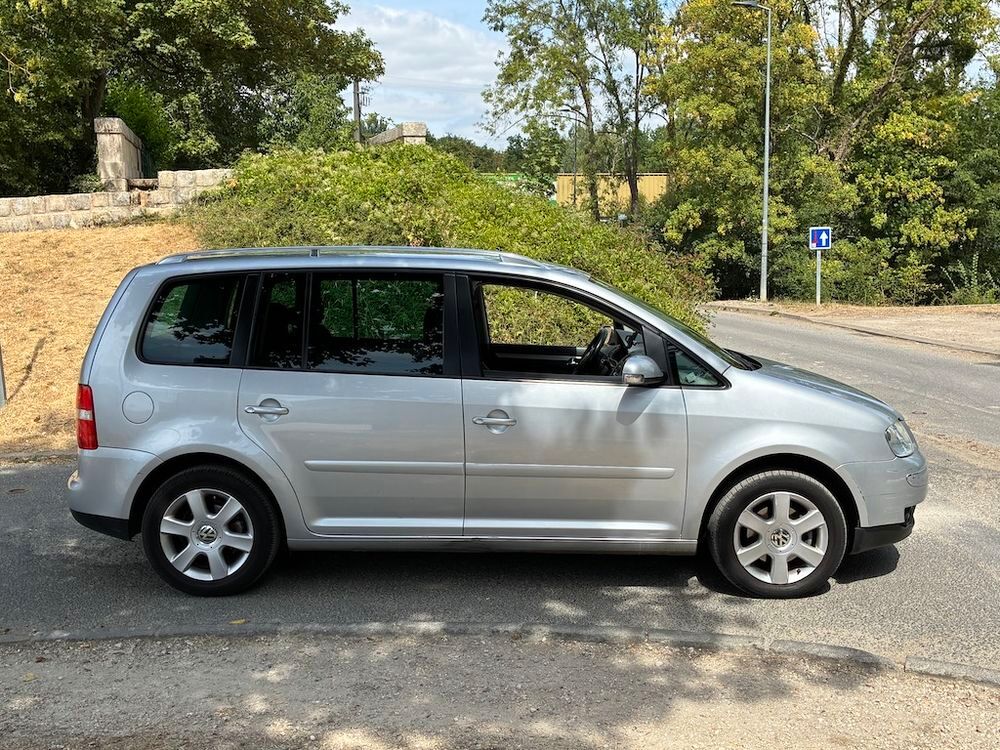 Touran 1.6 16S FSI Confort 5pl 2005 occasion 77450 Montry