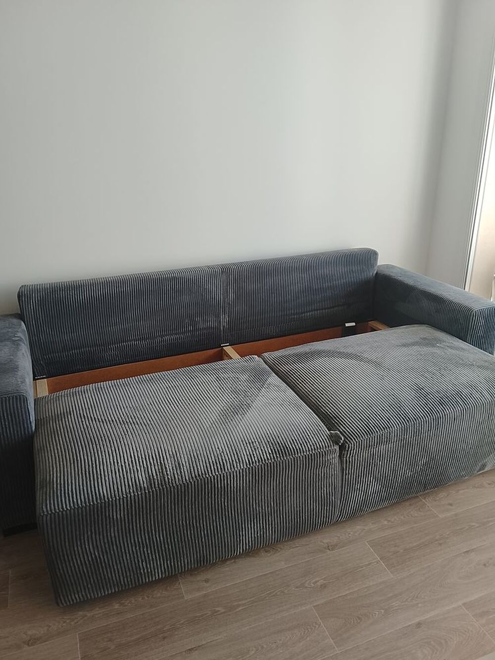 Canap&eacute; convertible 3 places avec coffre et coussins Meubles