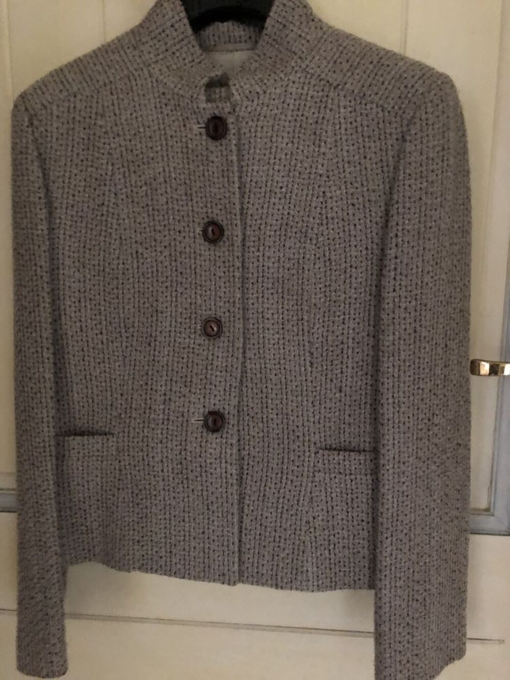 Tailleur chic veste/pantalon couleur cr&egrave;me chin&eacute; marron T40, Vêtements