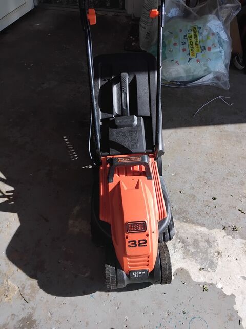 Tondeuse à gazon électrique Black & Decker orange 50 Varennes-en-Argonne (55)