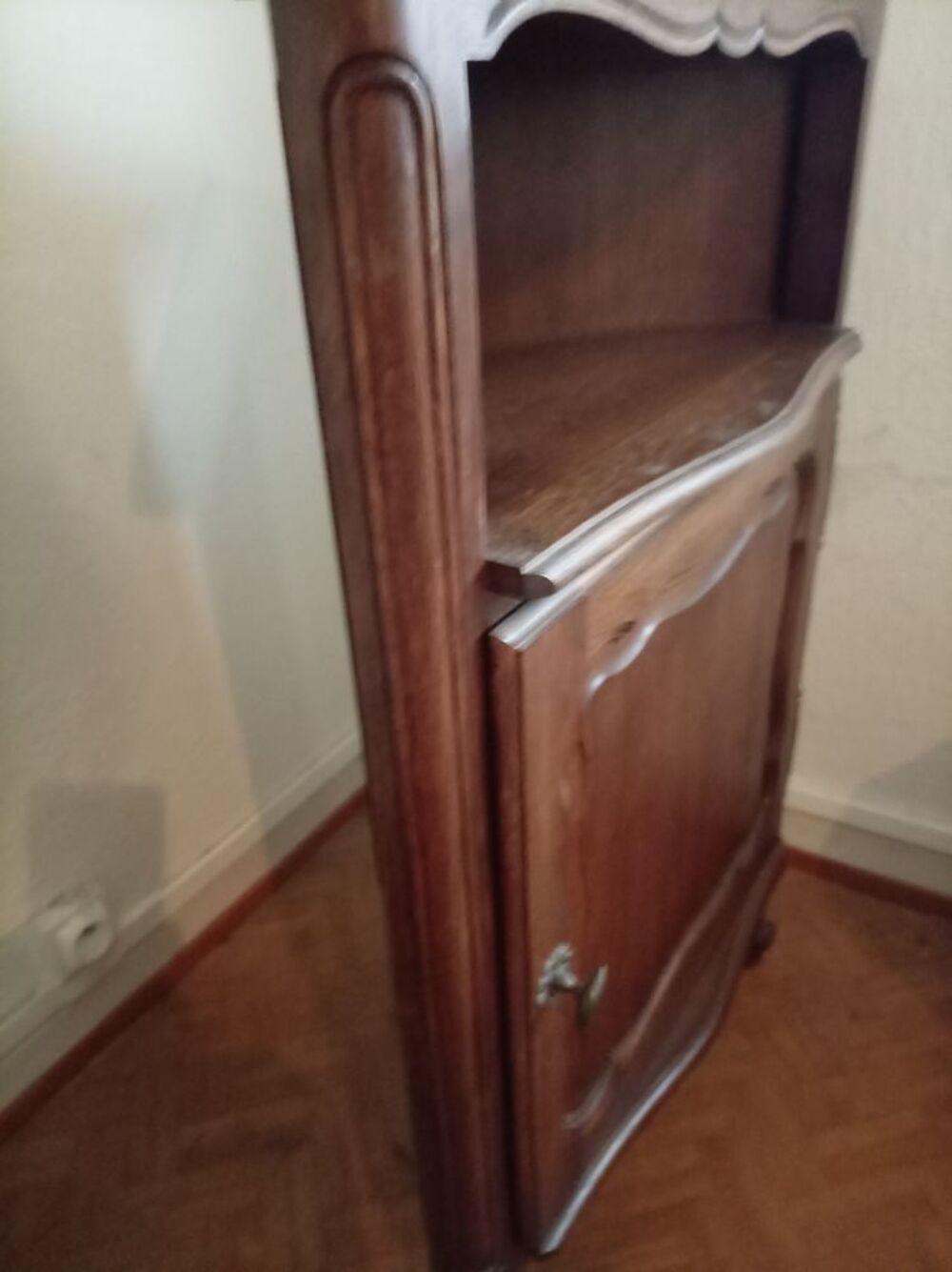 Meuble d'angle en bois. Tr&egrave;s bon &eacute;tat Meubles