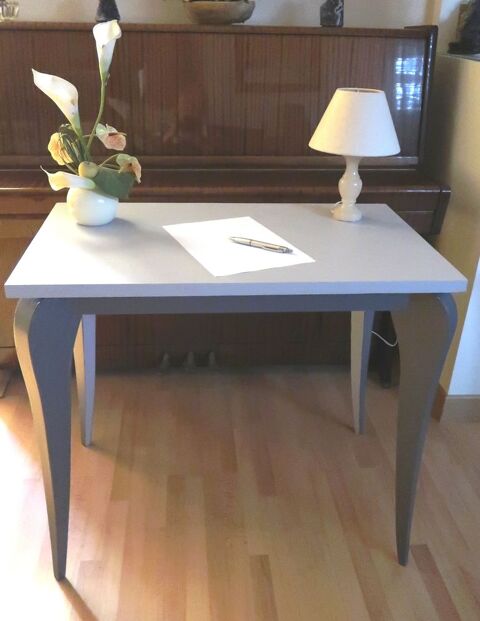 petite table bureau dcoration 
A prendre sur place 80 Vertou (44)
