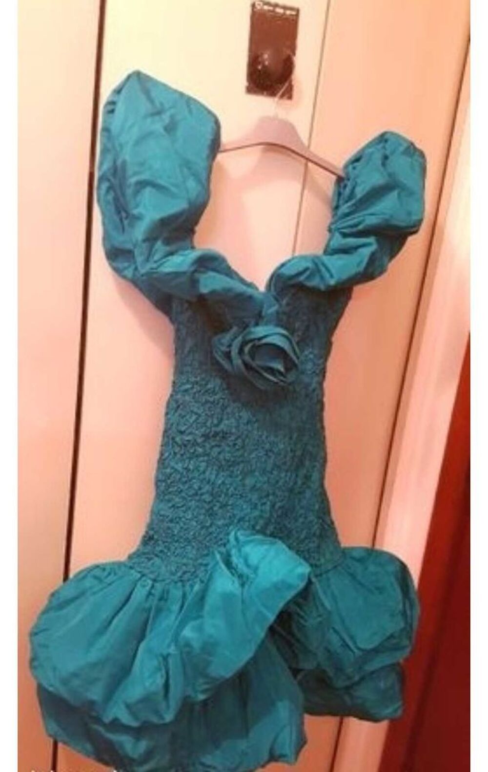 Robe cocktail fantaisie, vert &eacute;meraude, doubl&eacute;e, Bretelles et volants modelable Vtements