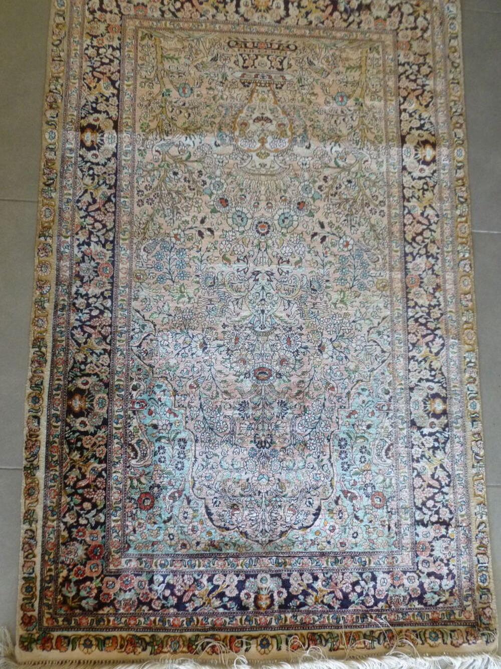 Tapis en soie origine : HEREKEY Décoration
