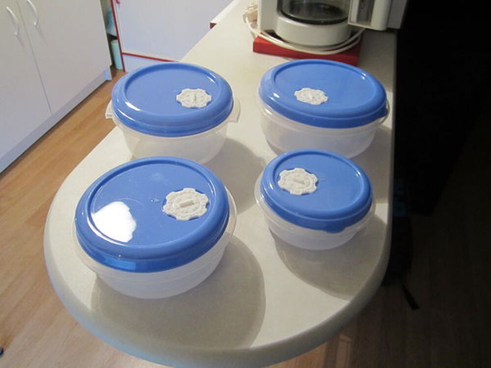 BOITES PLASTIQUES AVEC DATEUR Cuisine