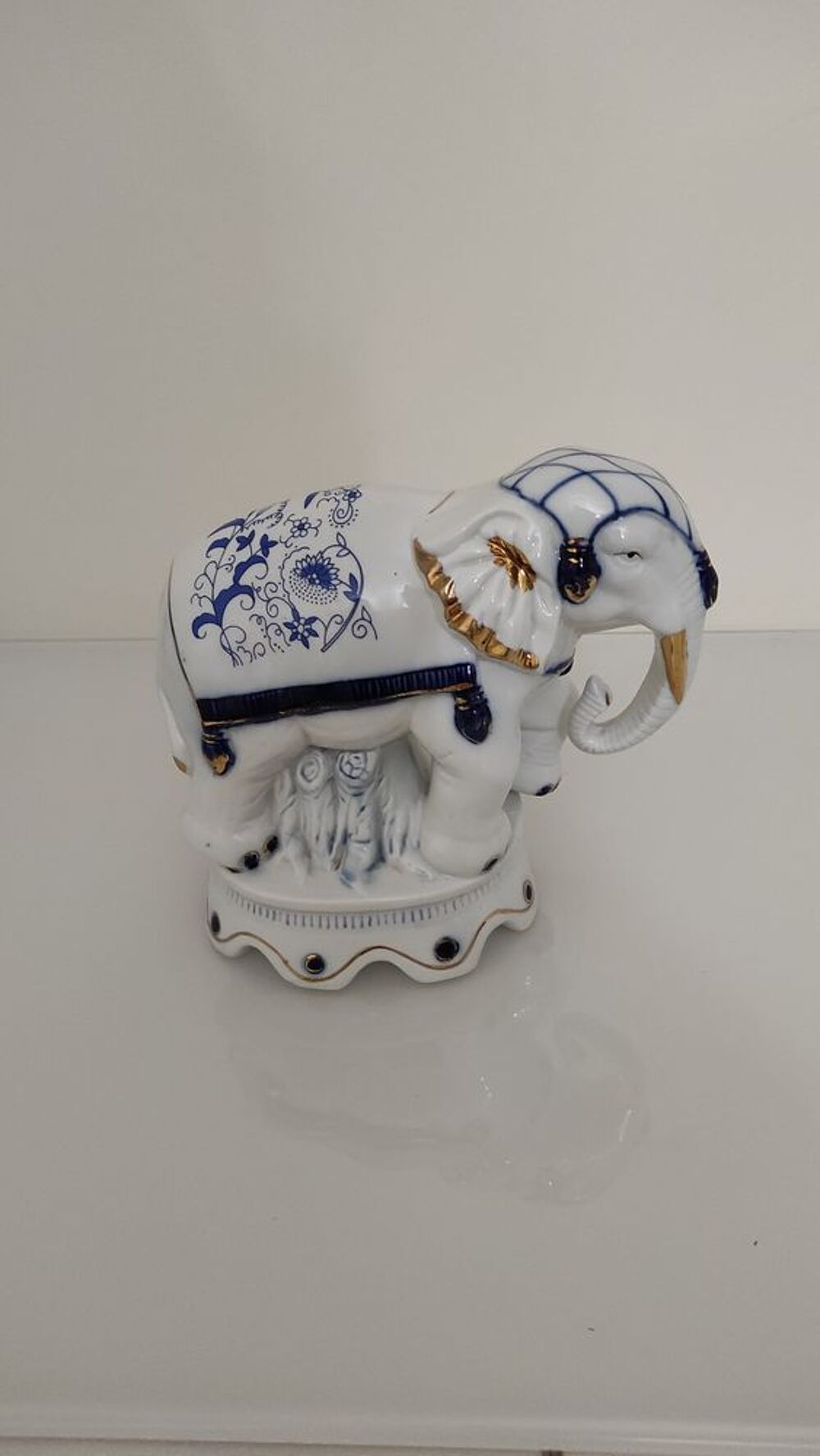 Figurine &eacute;l&eacute;phant en porcelaine 