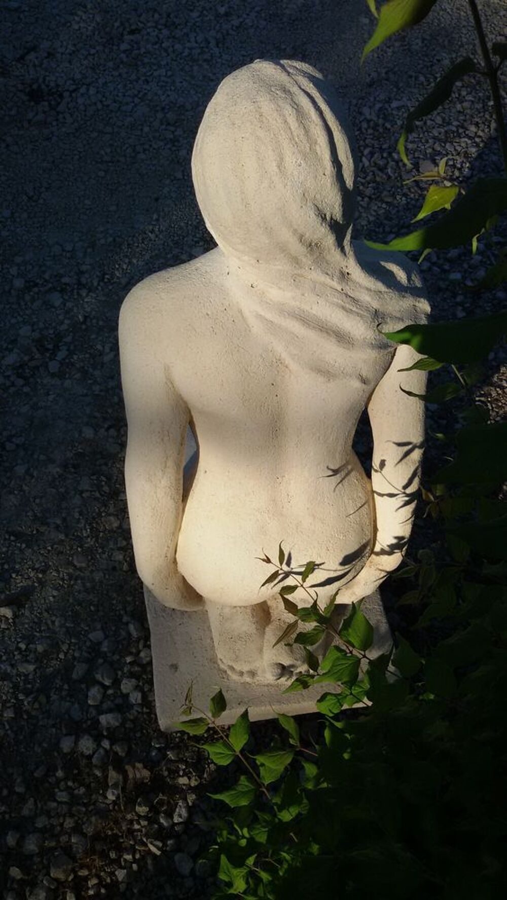 Statue de femme en pierre Jardin