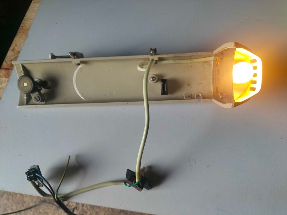 bloc lampe machine a coudre Bernina Electroménager