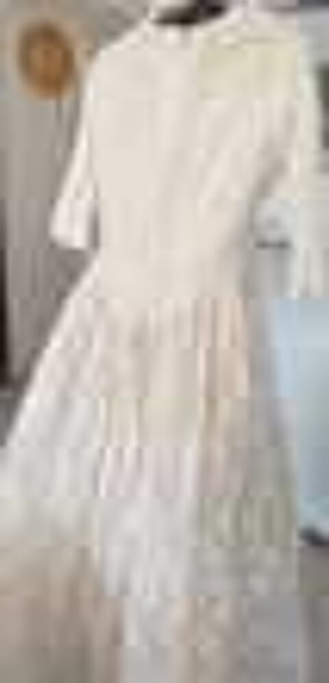 ROBE DE MARIE AVEC SON JUPON 
1000 Le Castellet (83)