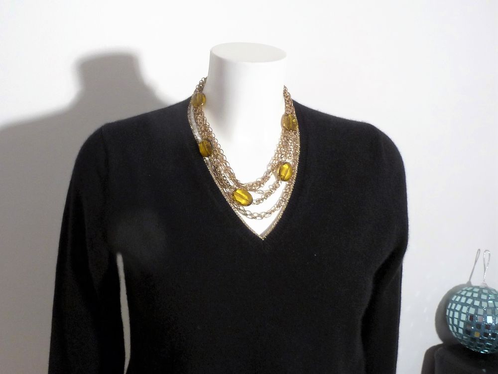 Collier en M&eacute;tal Dor&eacute; avec 5 Perles en Plastique Jaune Bijoux et montres