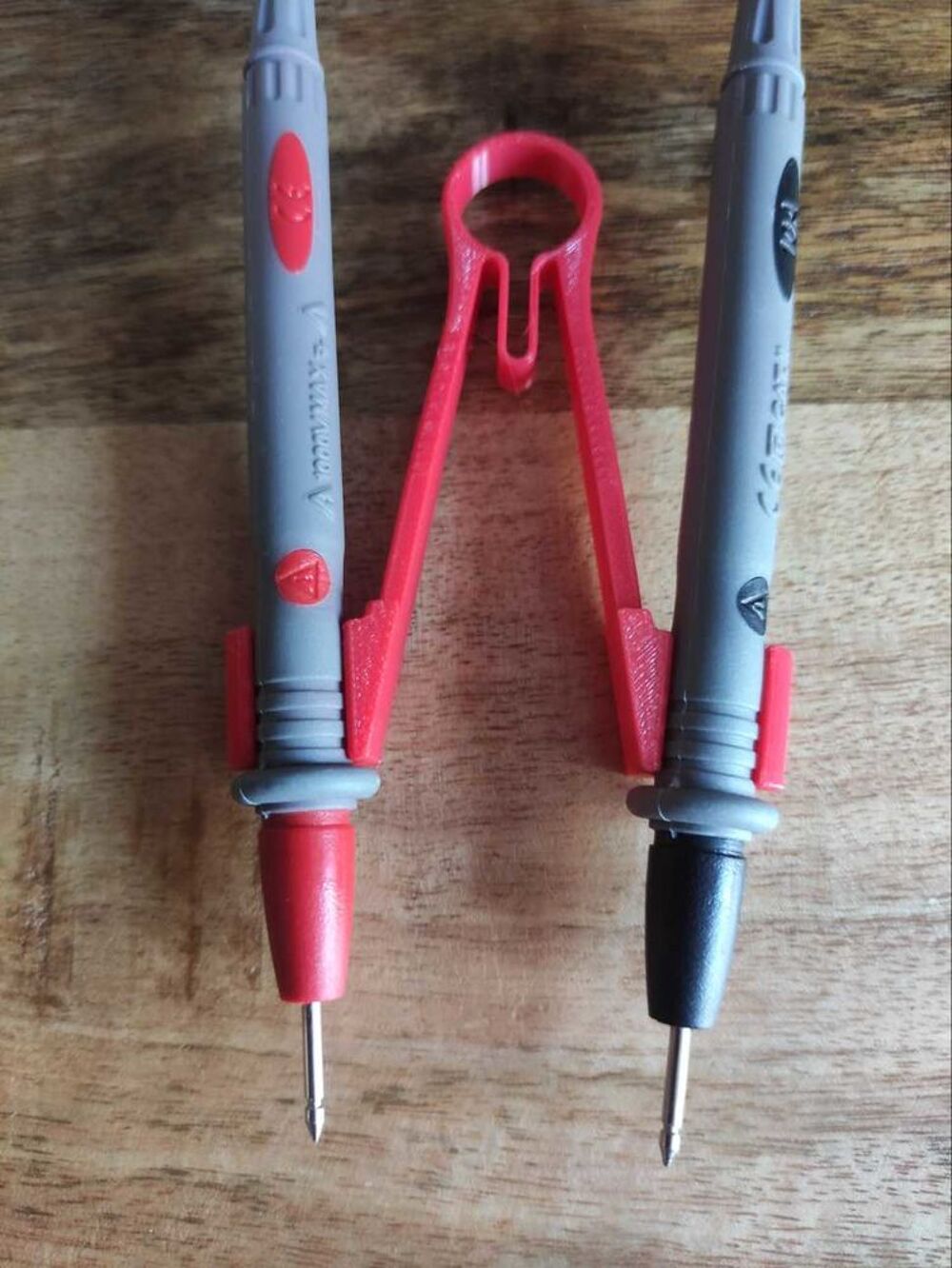 Pince / Porte sondes multim&egrave;tre Bricolage