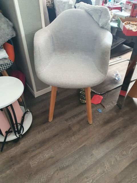 4 fauteuils 250 Bagnolet (93)