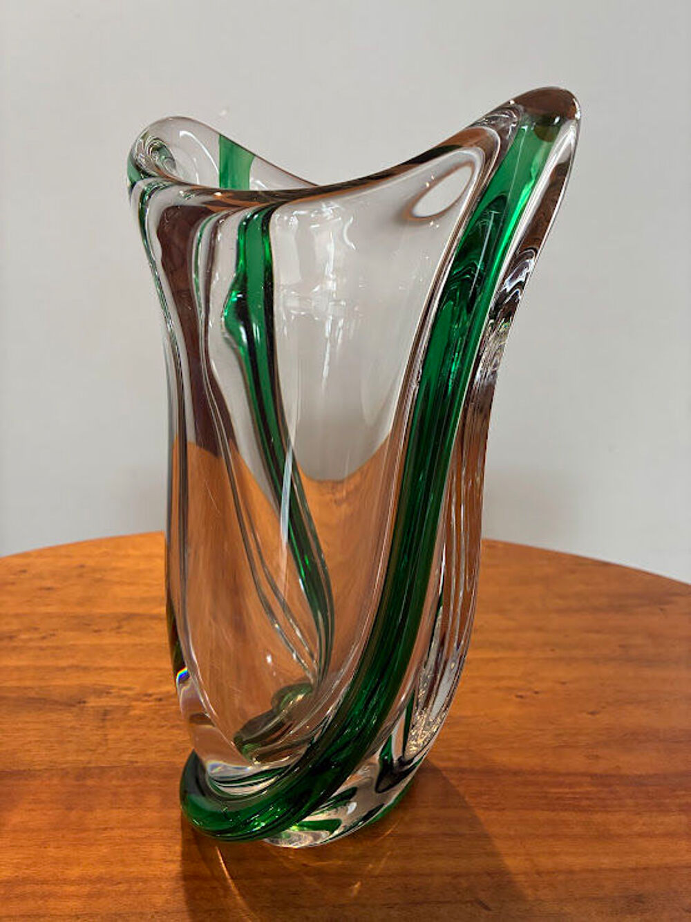 Grand vase torsad&eacute; cristal Saint-Louis sign&eacute; Décoration