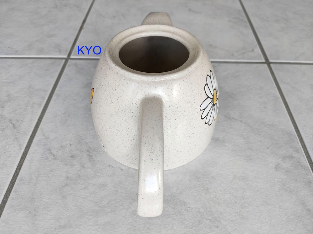 TEC France Th&eacute;i&egrave;re ronde porcelaine fine pot eau fleur beige Décoration