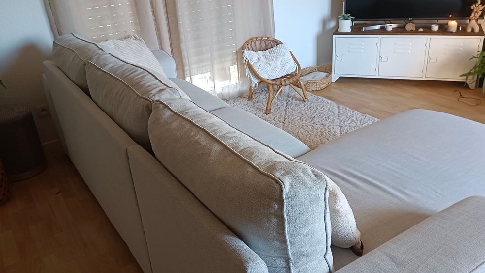 Canap&eacute; d'angle confortable en tissu clair Meubles