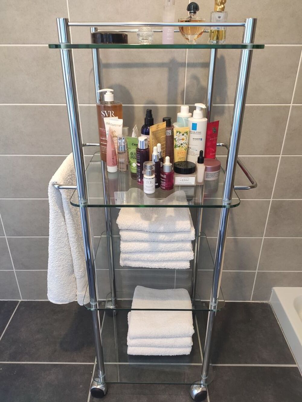 Etag&egrave;re de salle de bain sur roulettes - Meubles