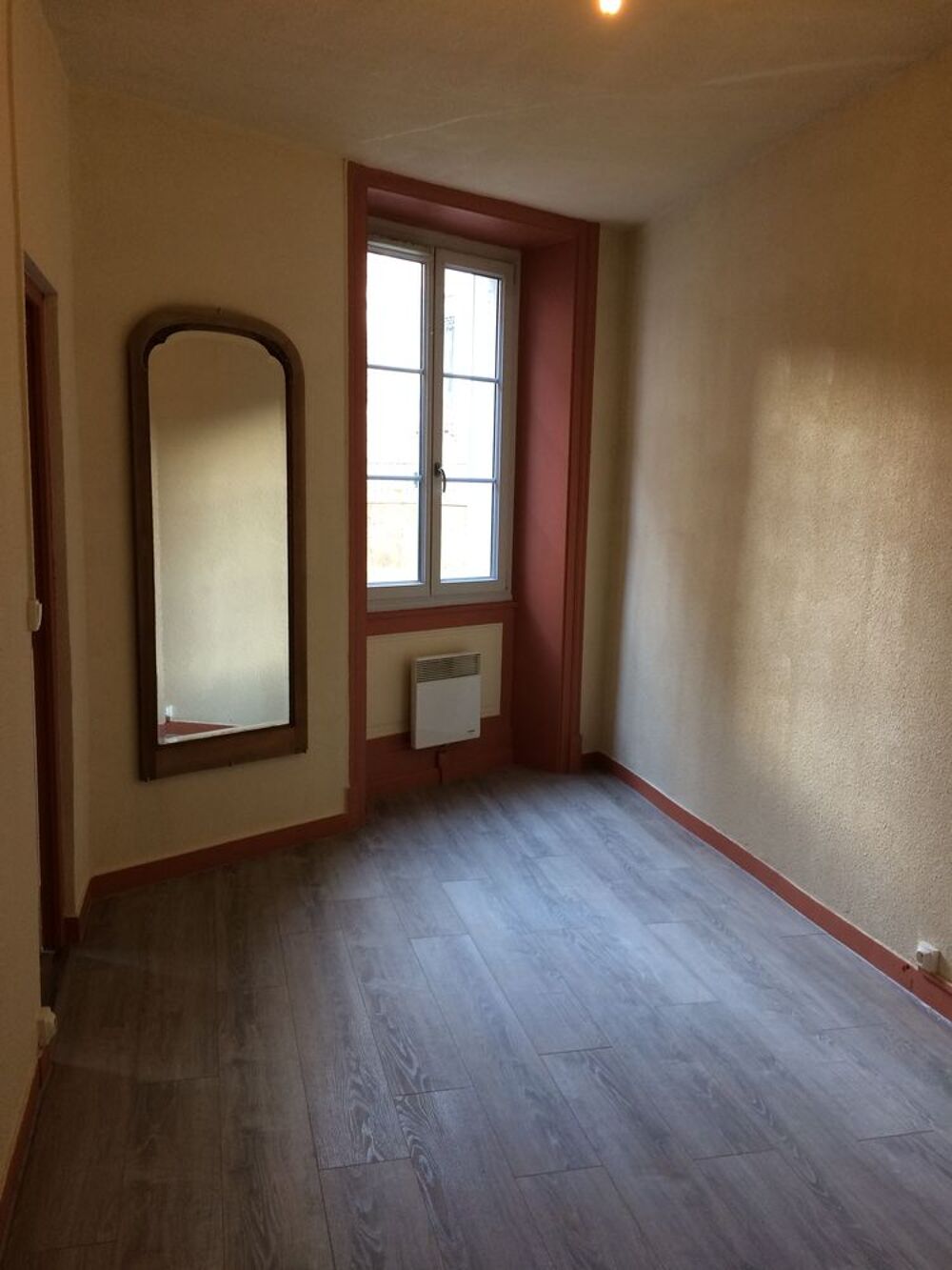 Location Appartement F2 CV AVEC CAVE, COUR ET LOCAL ATTENANT Besançon