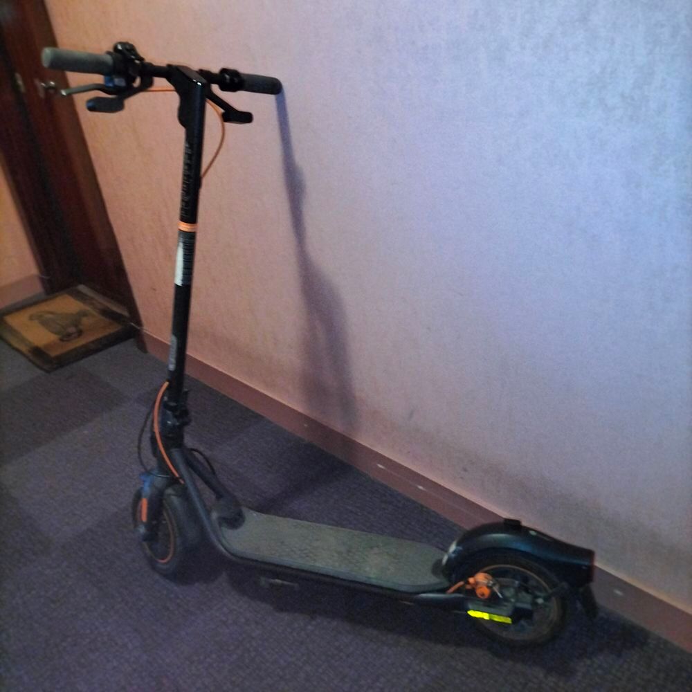 Trottinette &eacute;lectrique segway ninebot S2 bon &eacute;tat Sports