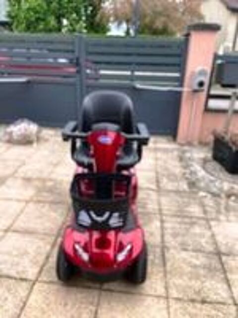   SCOOTER POUR PERSONNE AGEE OU HANDICAPEE 