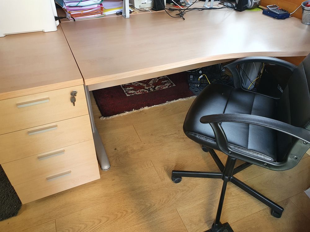 Lot bureau + caisson + fauteuil Meubles
