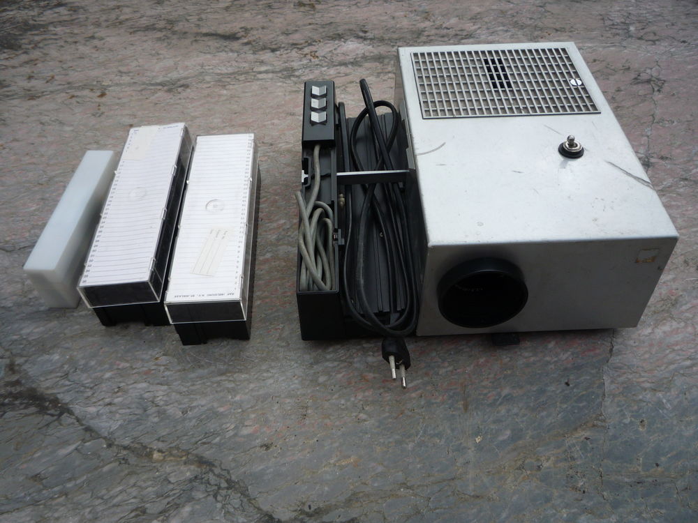Projecteur de diapo ( G) Photos/Video/TV
