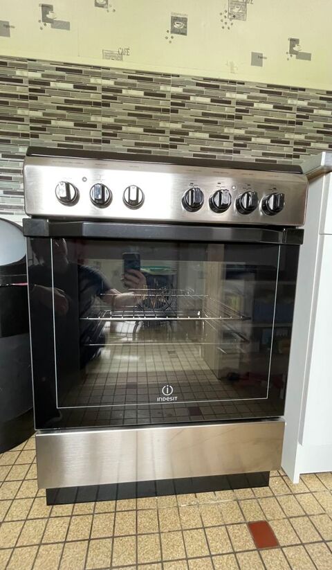 Cuisinire vitrocramique Indesit Inox 200 Hricourt-en-Caux (76)