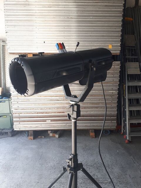 PROJECTEUR POURSUITE DTS MOONLIGHT 575 HMI 300 Longpont-sur-Orge (91)