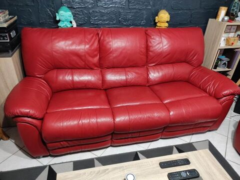 Canap 3 places en cuir rouge 350 Saint-Dizier (52)