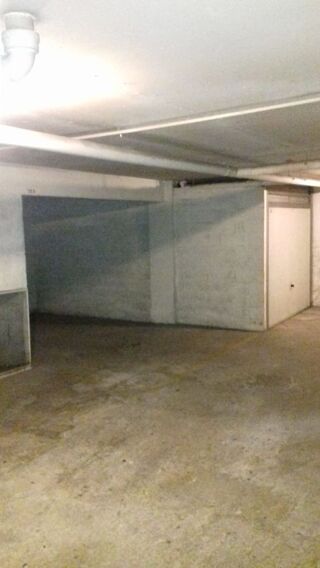 Parking / Garage � louer 15 m� Nice