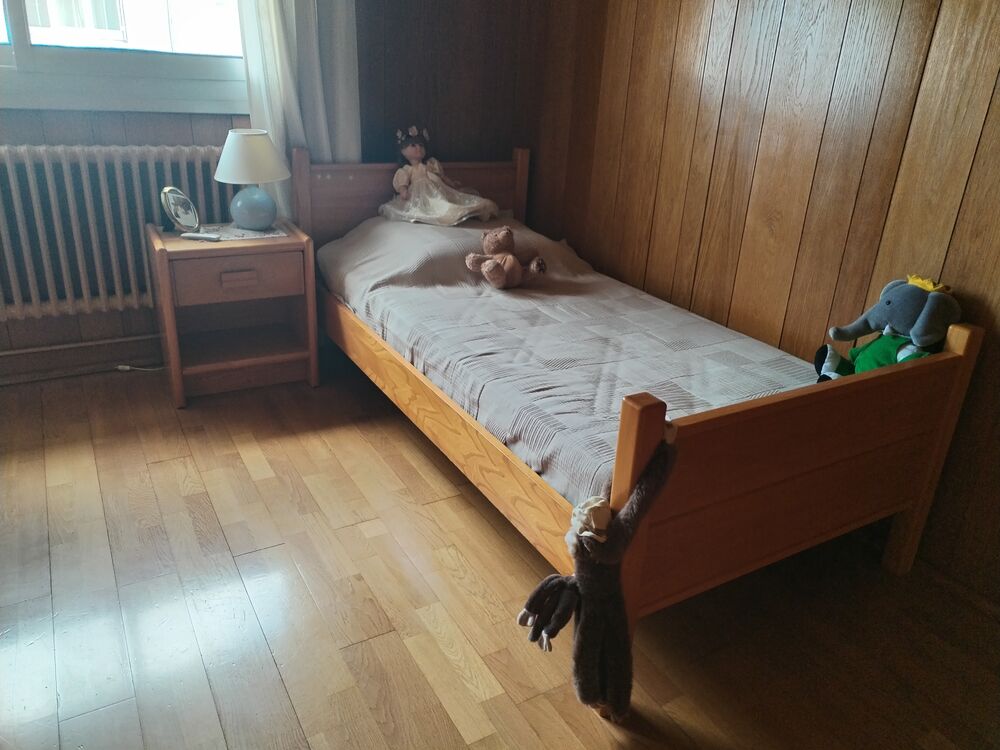 Chambre &agrave; coucher pour une personne cause d&eacute;m&eacute;nagement Meubles