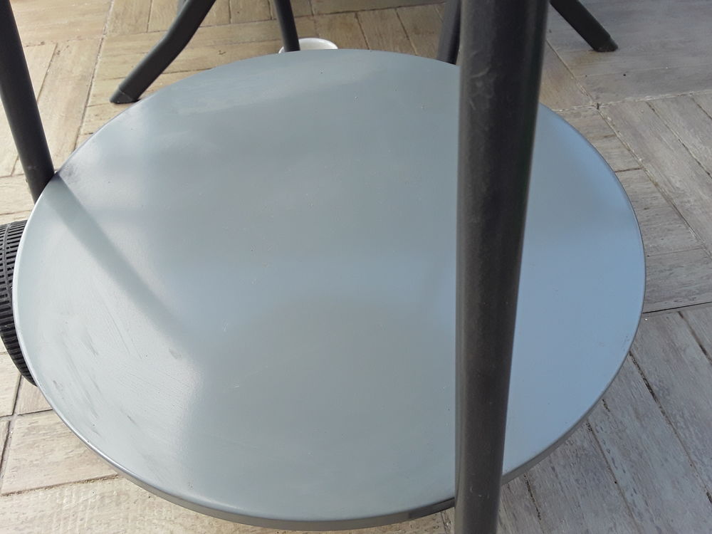 Petit barbecue sur roulettes tr&egrave;s pratique Jardin