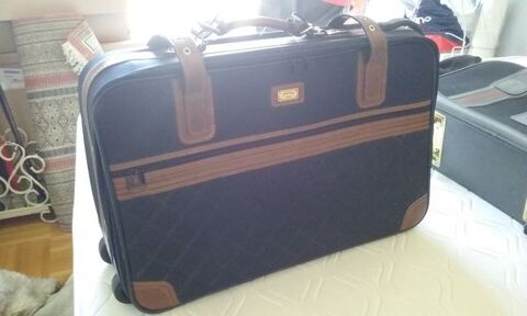 Grande valise noire avec sangles et cadenas 30 L�signy (77)