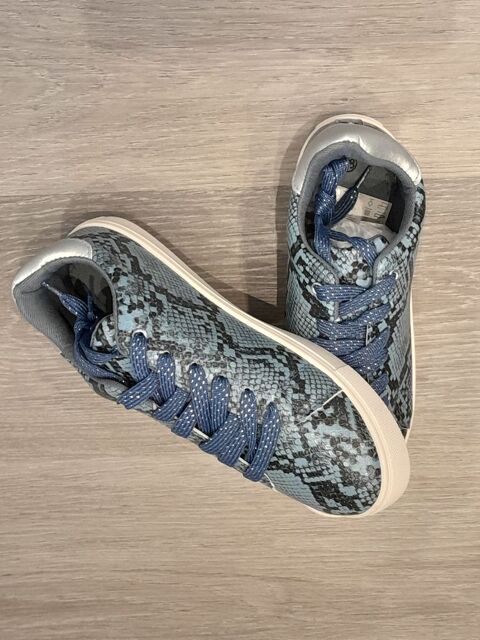 Tr�s tr�s belle paire de Baskets fa�on �cailles de poisson. 15 Saint-Yrieix-sur-Charente (16)