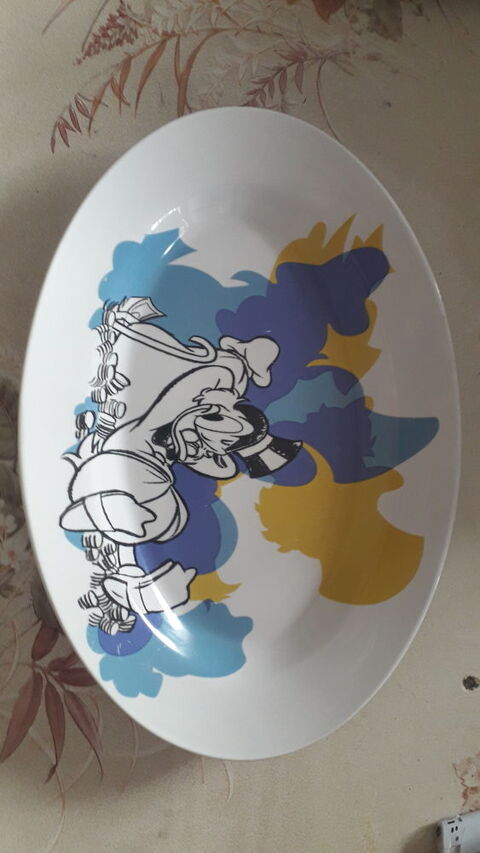 Ancien plat DISNEY. 1970. 12 Flers-en-Escrebieux (59)