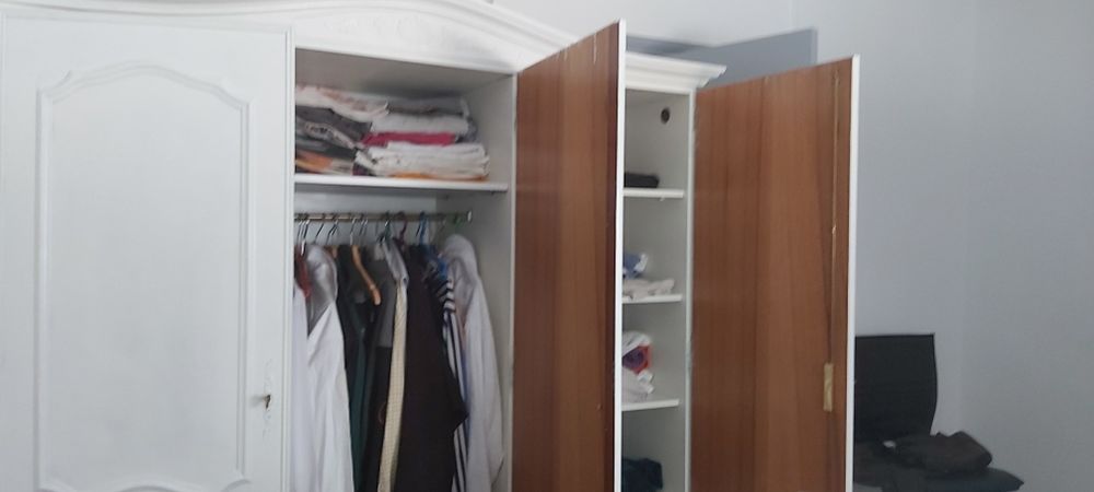 armoire en bois massif Meubles