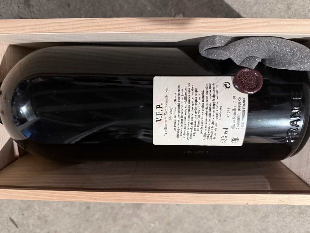 2 bouteilles chartreuses VEP 3litres caisse bois

