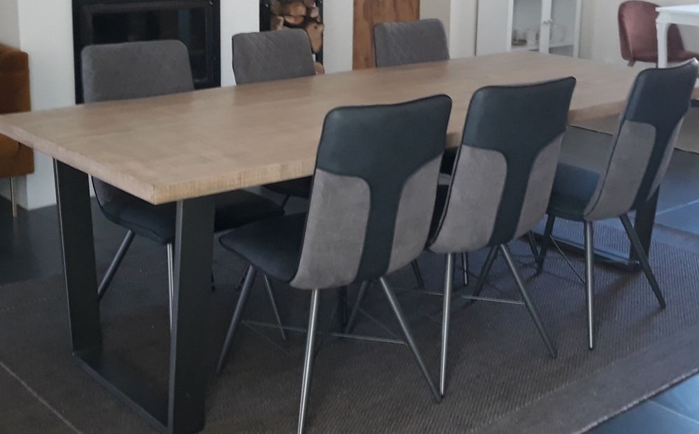 Table &agrave; manger + 6 chaises Meubles