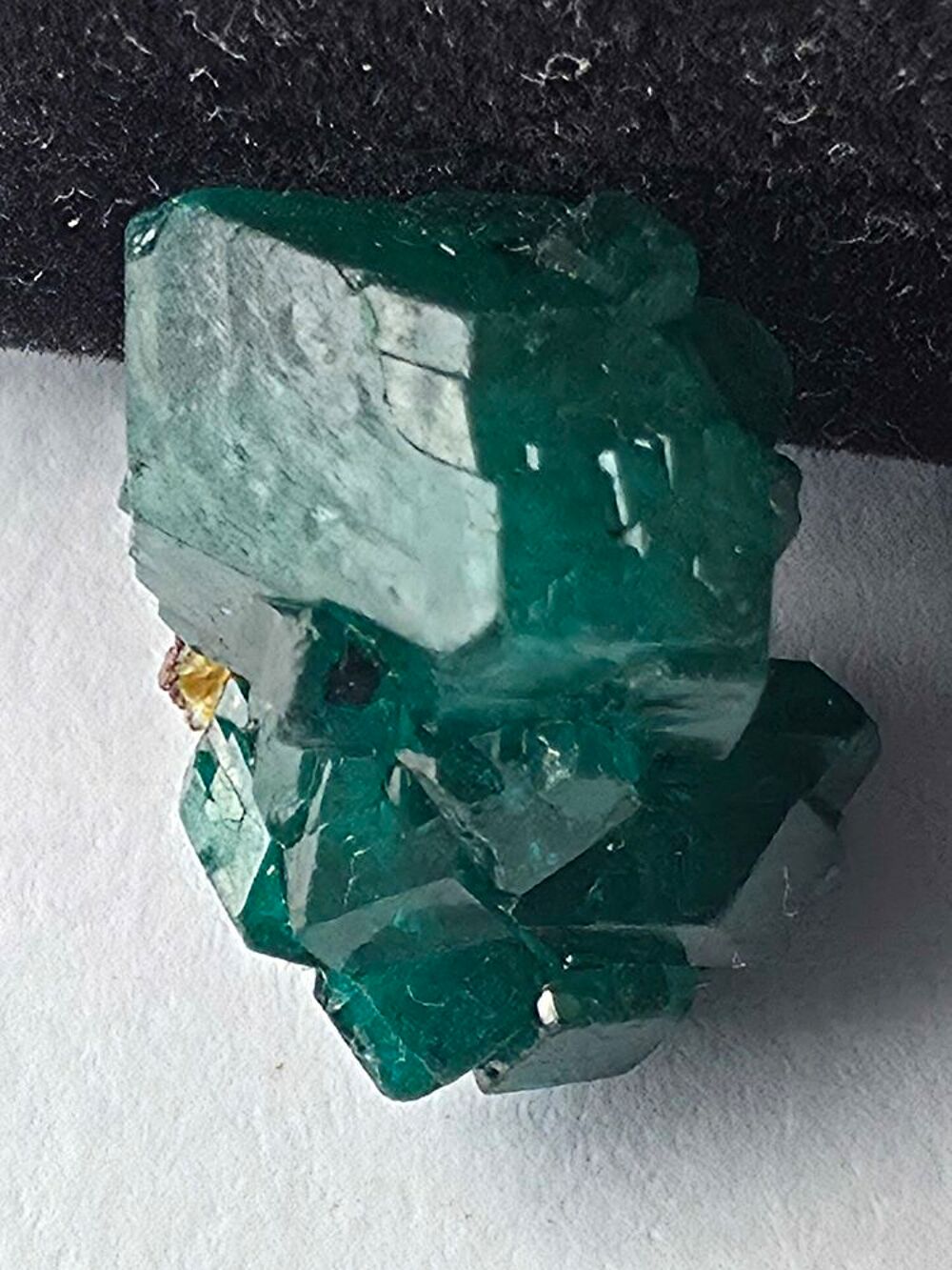 V&eacute;ritable cristal de Dioptase vert &eacute;meraude sur matrice (3g) 