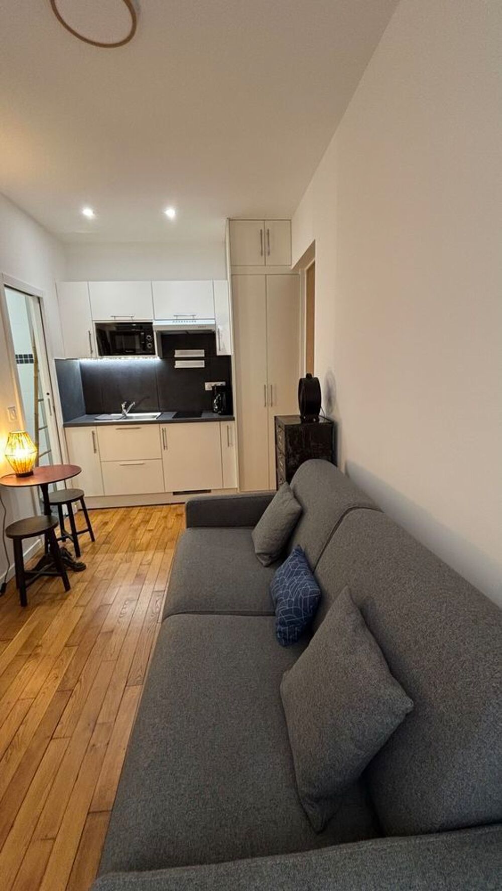 Vente Appartement beau studio meublé Montmartre, métros Anvers, Pigalle et Abbesses. Paris 18