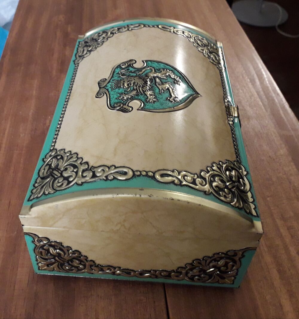 Vintage boite en m&eacute;tal chocolats Belge 