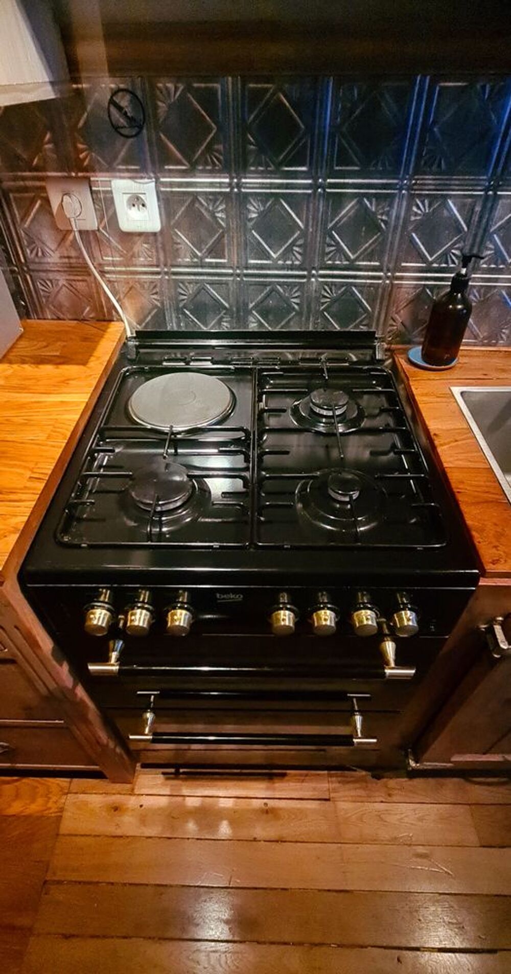 CUISINI&Egrave;RE &agrave; gaz. 2 fours ! BEKO FDF63110DBR Electromnager