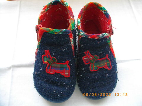 Chaussons bleus  CHIENS  enfant - Pointure : 20 5 Perros-Guirec (22)